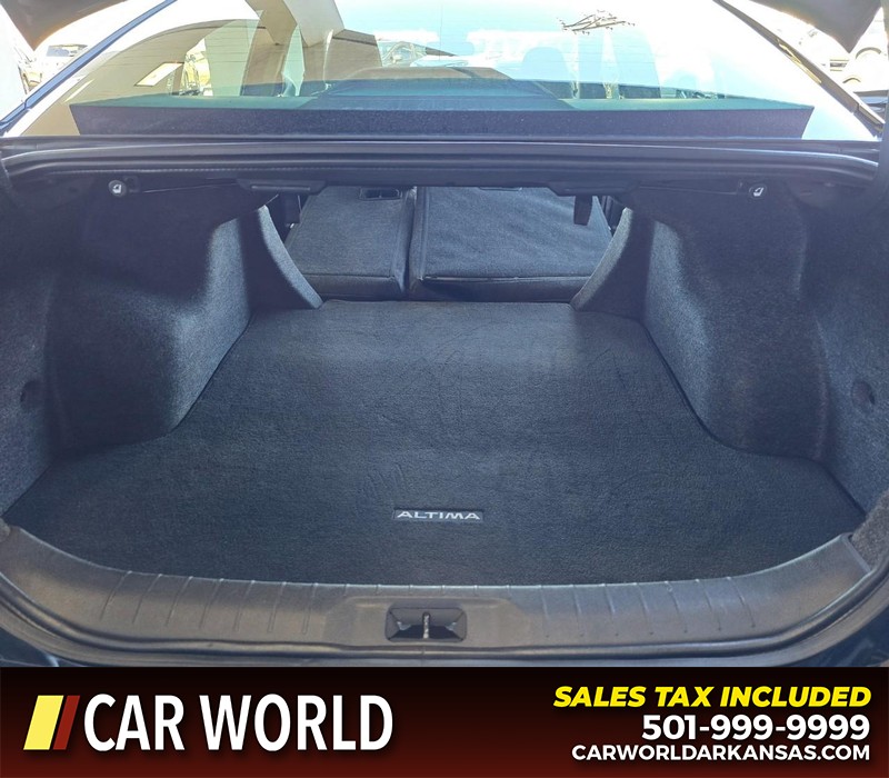 Nissan Altima Vehicle Full-screen Gallery Image 14