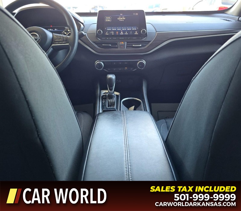 Nissan Altima Vehicle Full-screen Gallery Image 18