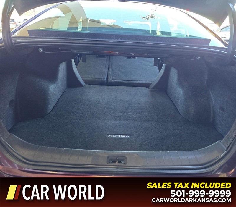 Nissan Altima Vehicle Full-screen Gallery Image 14