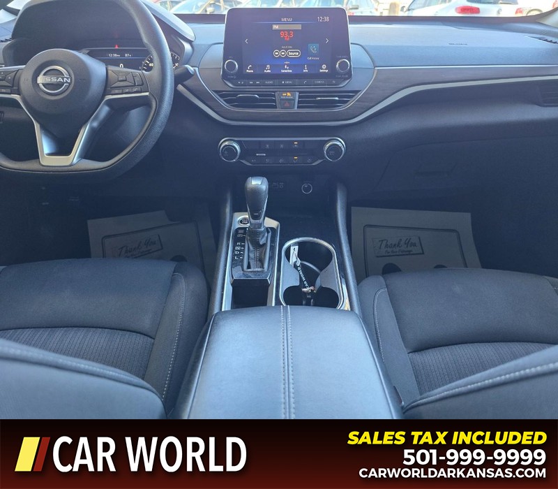 Nissan Altima Vehicle Full-screen Gallery Image 18