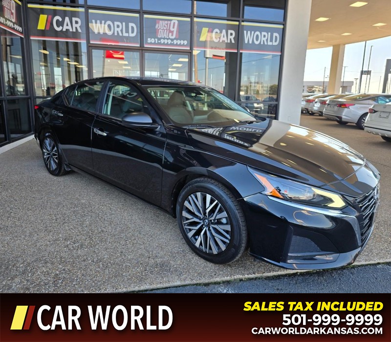 Nissan Altima Vehicle Full-screen Gallery Image 2