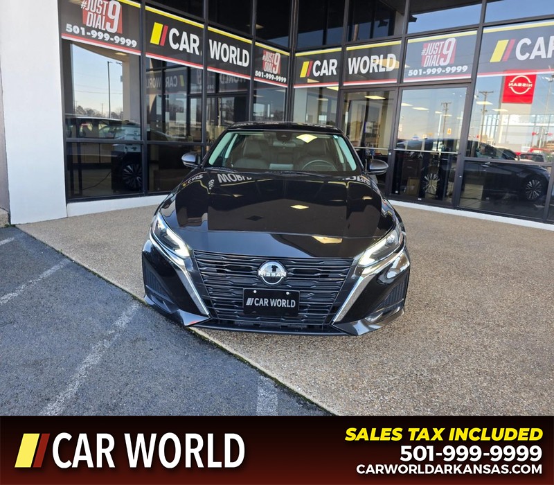 Nissan Altima Vehicle Full-screen Gallery Image 3