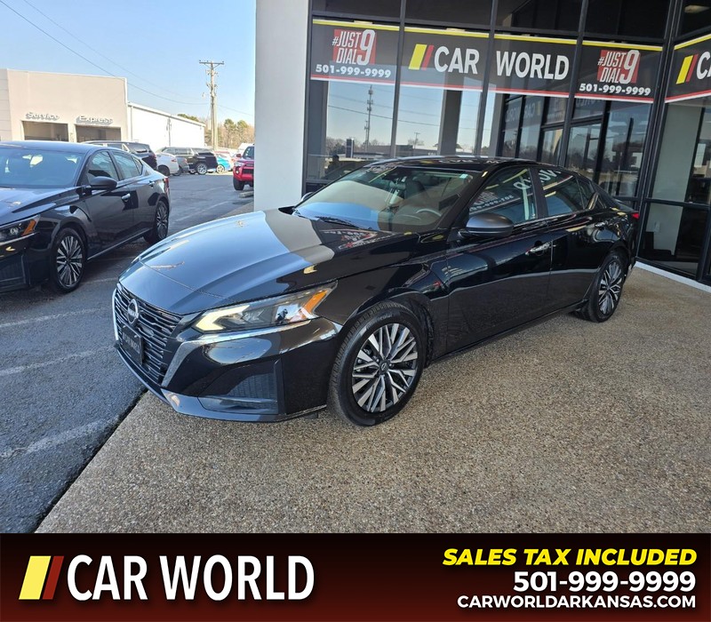 Nissan Altima Vehicle Full-screen Gallery Image 4