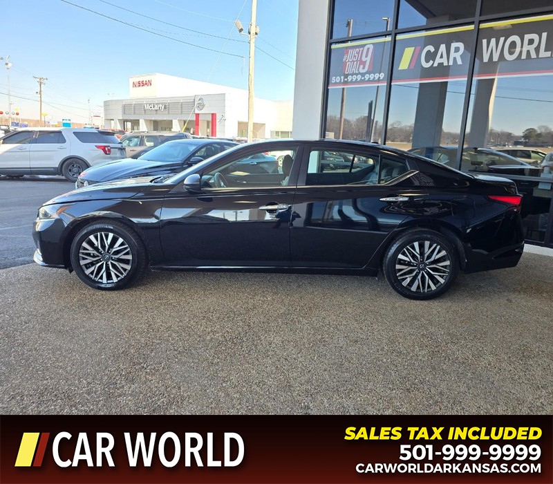 Nissan Altima Vehicle Full-screen Gallery Image 5