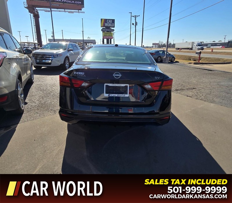 Nissan Altima Vehicle Full-screen Gallery Image 6