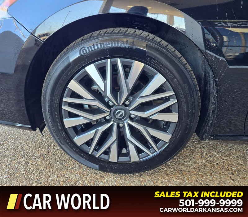 Nissan Altima Vehicle Full-screen Gallery Image 7