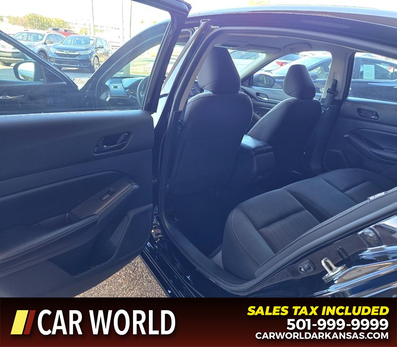 Nissan Altima Vehicle Full-screen Gallery Image 10