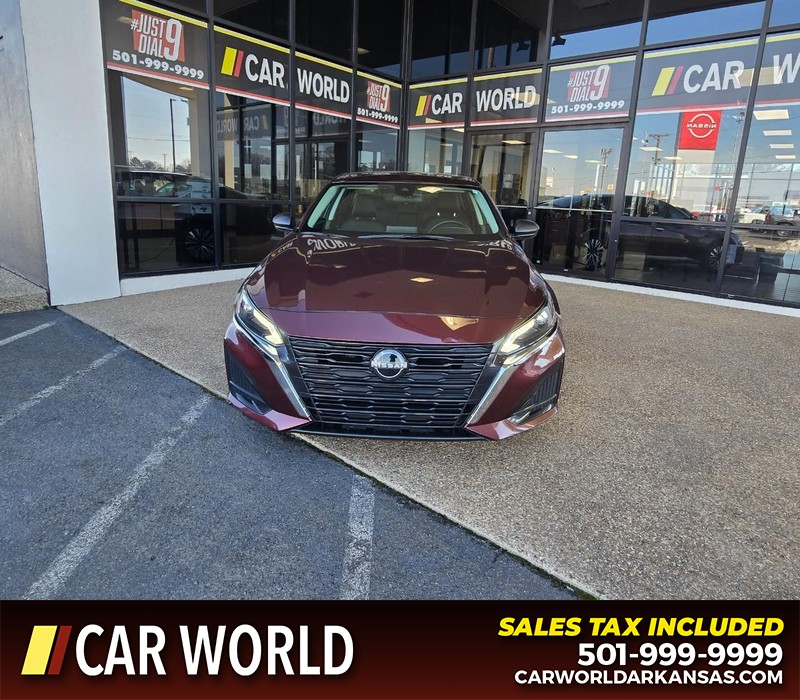 Nissan Altima Vehicle Full-screen Gallery Image 2