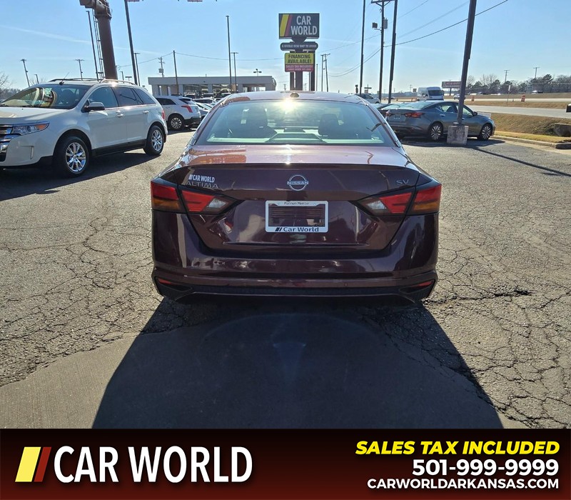 Nissan Altima Vehicle Full-screen Gallery Image 6