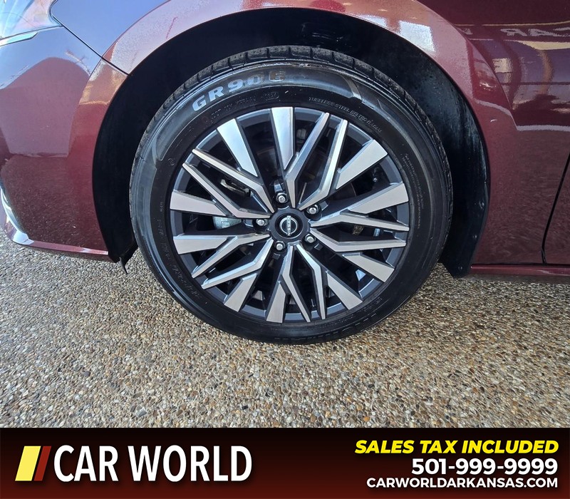 Nissan Altima Vehicle Full-screen Gallery Image 7