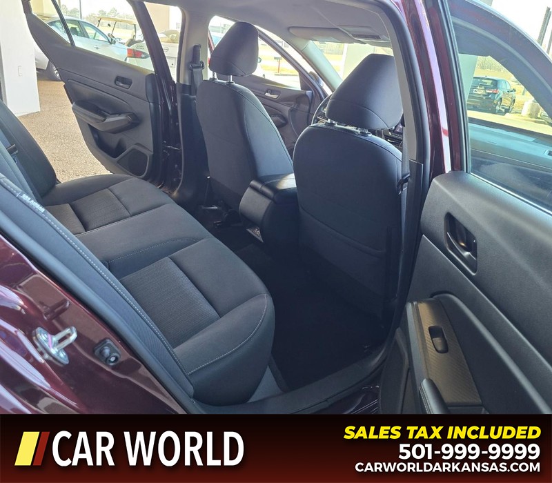 Nissan Altima Vehicle Full-screen Gallery Image 13