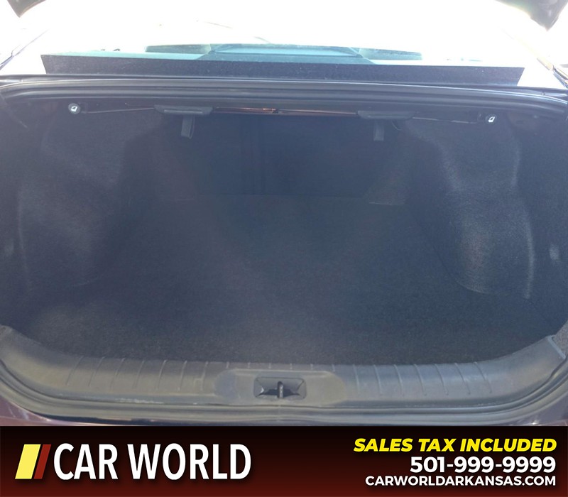 Nissan Altima Vehicle Full-screen Gallery Image 14