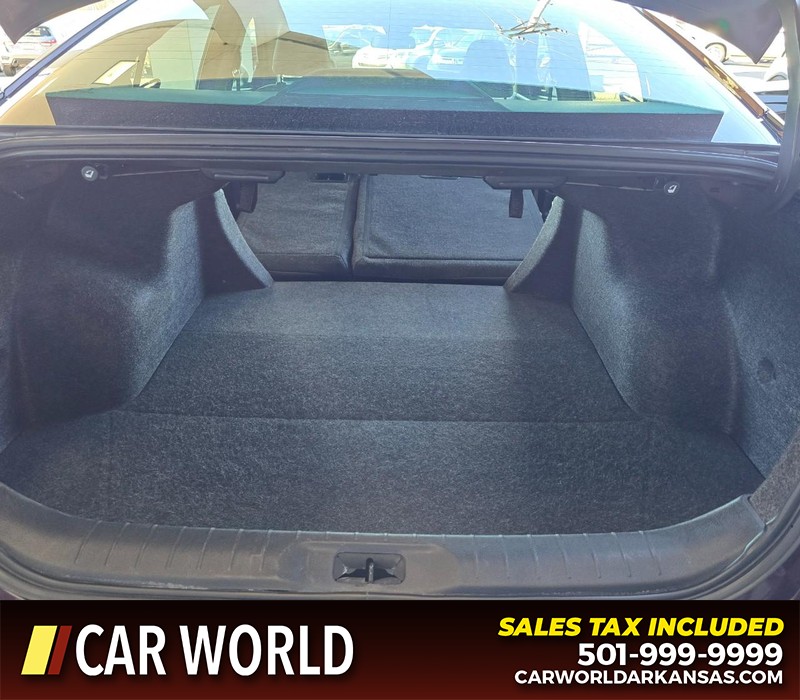 Nissan Altima Vehicle Full-screen Gallery Image 15