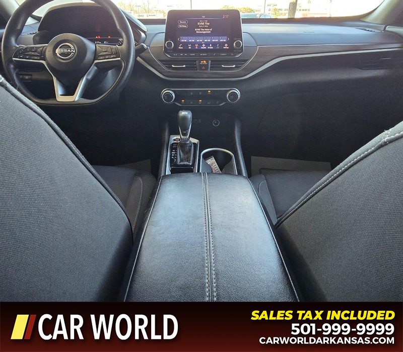 Nissan Altima Vehicle Full-screen Gallery Image 19