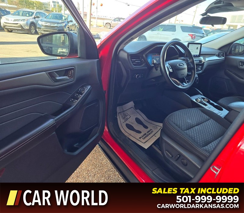 Ford Escape Vehicle Full-screen Gallery Image 7