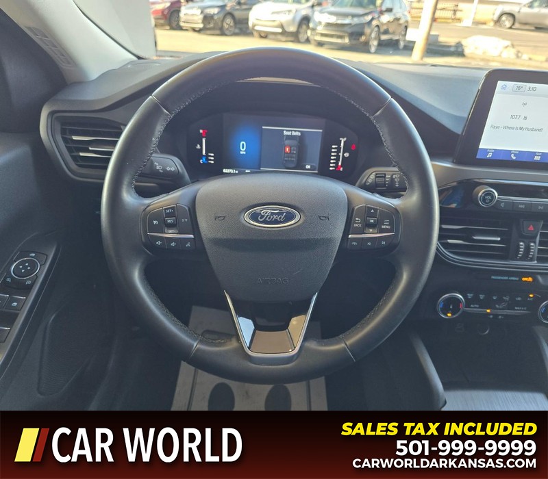 Ford Escape Vehicle Full-screen Gallery Image 15