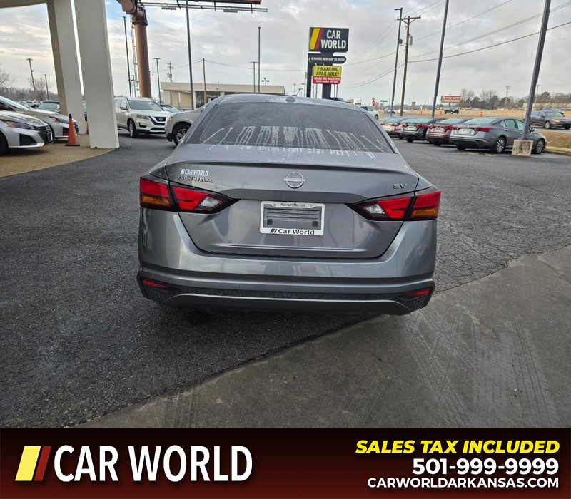 Nissan Altima Vehicle Full-screen Gallery Image 5