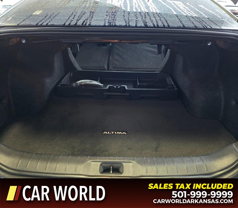 Nissan Altima Vehicle Full-screen Gallery Image 14