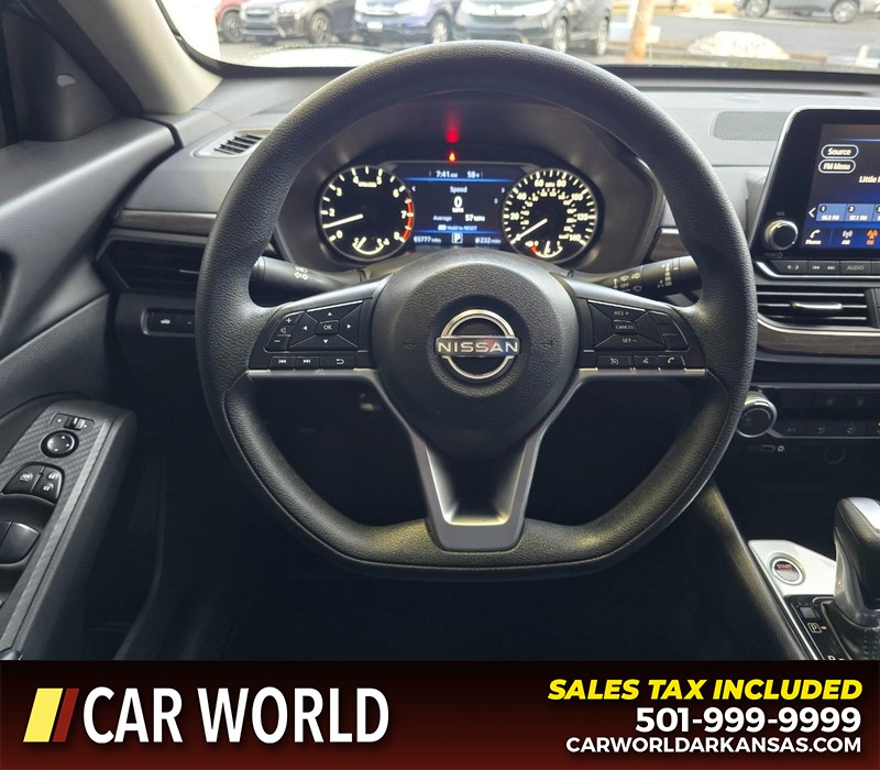 Nissan Altima Vehicle Full-screen Gallery Image 15