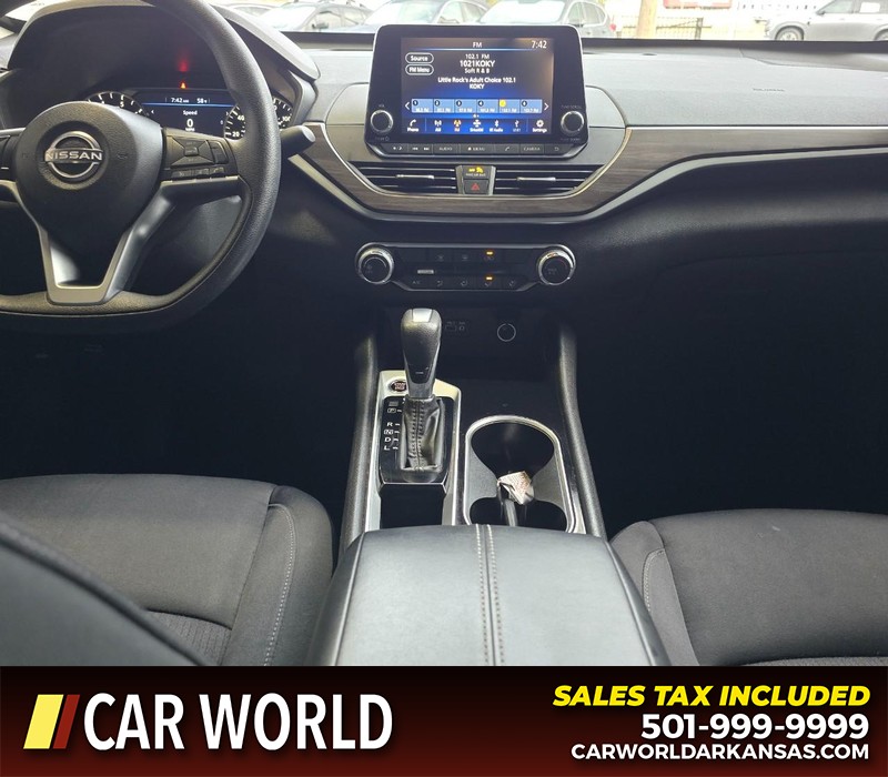 Nissan Altima Vehicle Full-screen Gallery Image 18