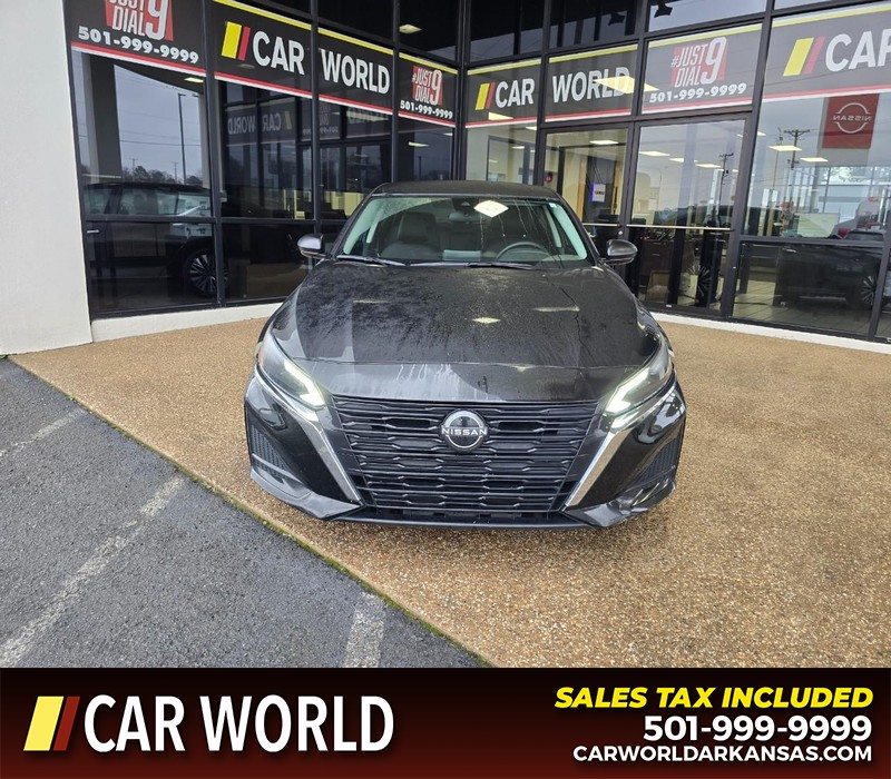 Nissan Altima Vehicle Full-screen Gallery Image 2