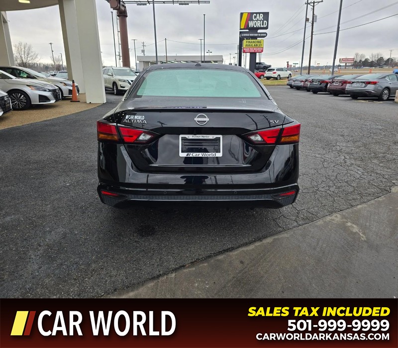 Nissan Altima Vehicle Full-screen Gallery Image 5