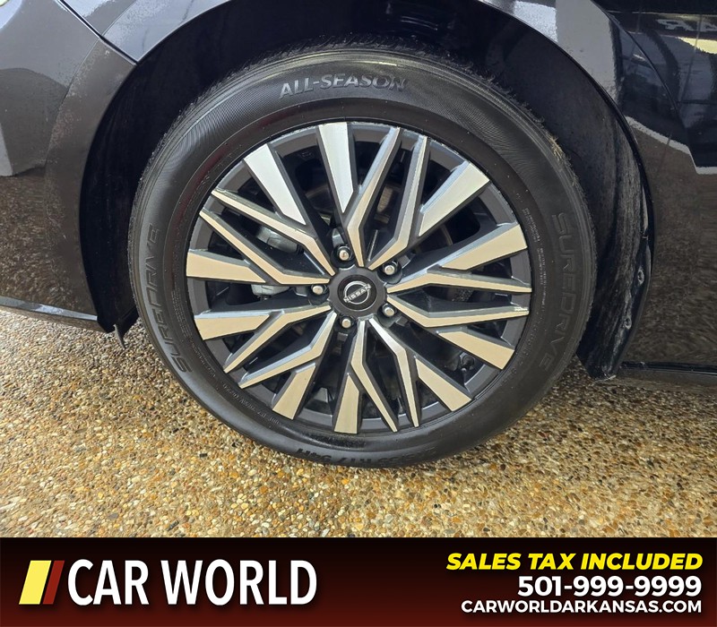 Nissan Altima Vehicle Full-screen Gallery Image 6