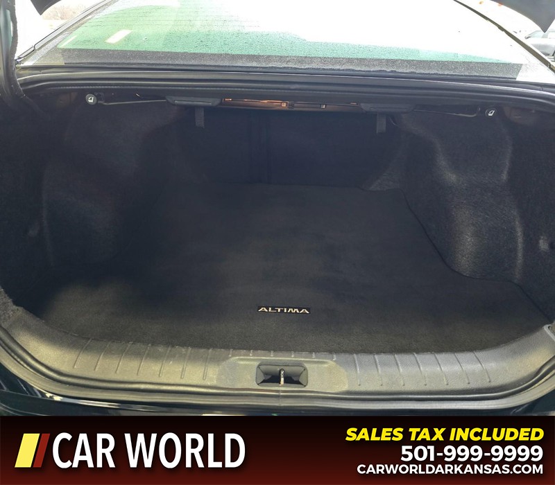 Nissan Altima Vehicle Full-screen Gallery Image 13