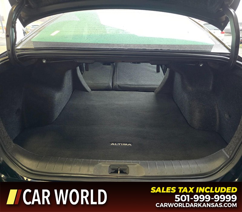 Nissan Altima Vehicle Full-screen Gallery Image 14