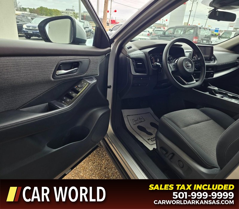 Nissan Rogue Vehicle Full-screen Gallery Image 7