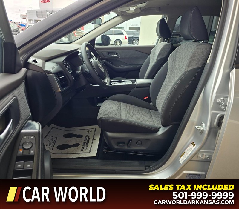 Nissan Rogue Vehicle Full-screen Gallery Image 8