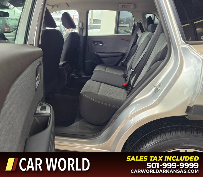 Nissan Rogue Vehicle Full-screen Gallery Image 10