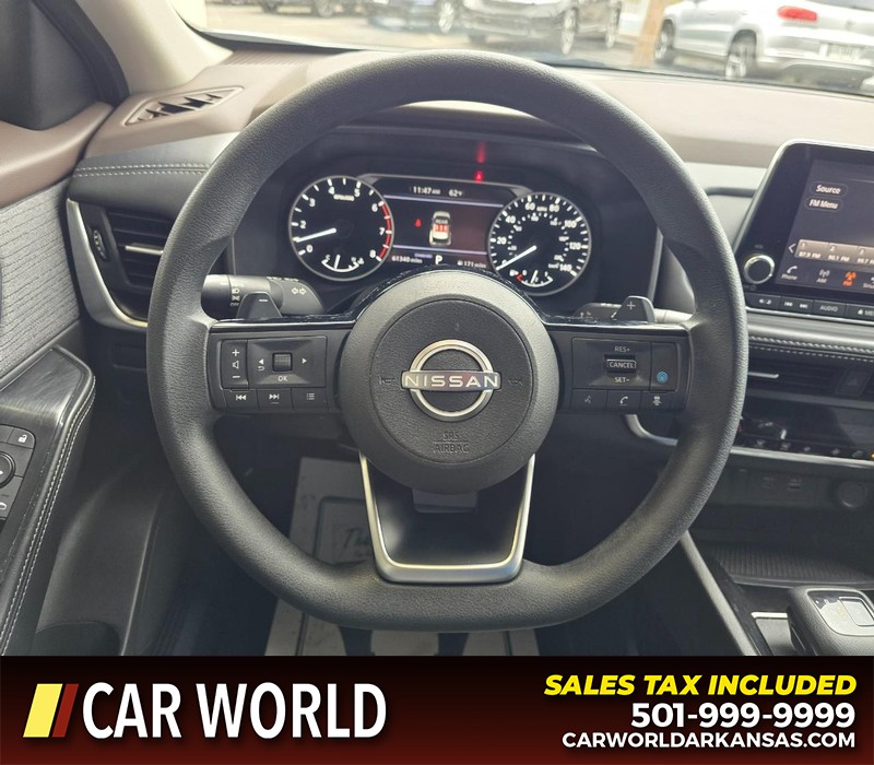 Nissan Rogue Vehicle Full-screen Gallery Image 15