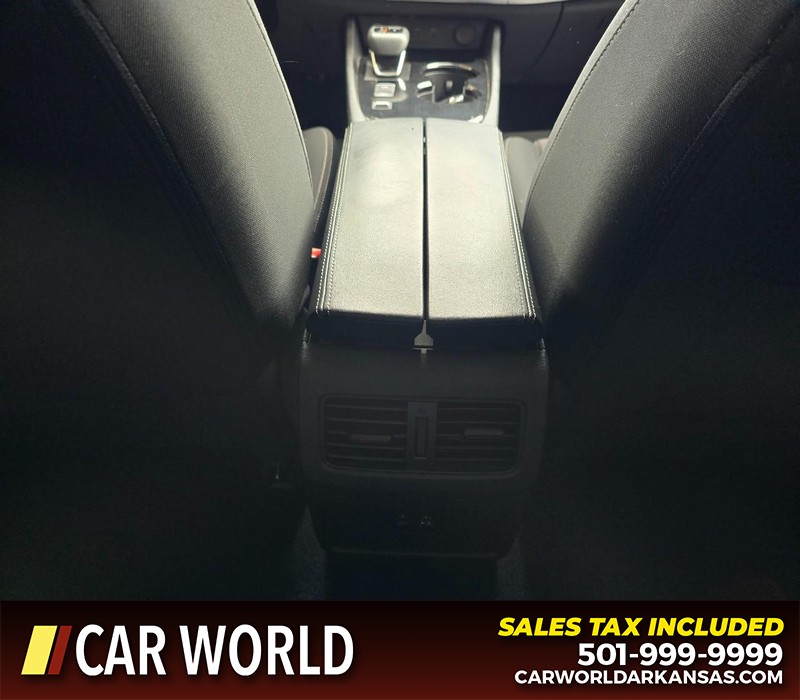 Nissan Rogue Vehicle Full-screen Gallery Image 19