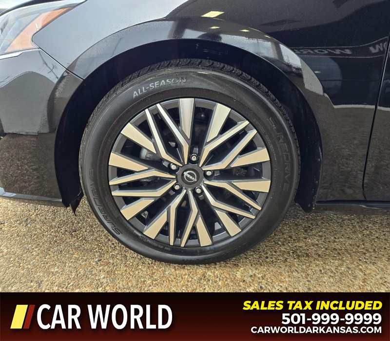 Nissan Altima Vehicle Full-screen Gallery Image 6