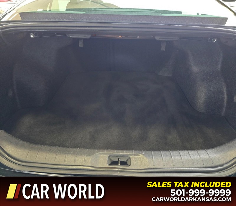 Nissan Altima Vehicle Full-screen Gallery Image 13