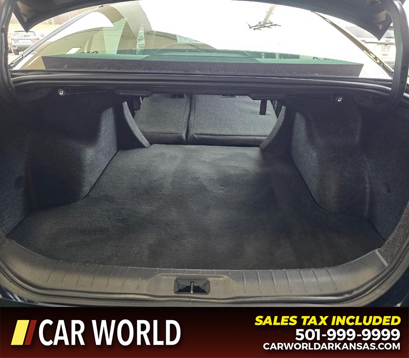 Nissan Altima Vehicle Full-screen Gallery Image 14