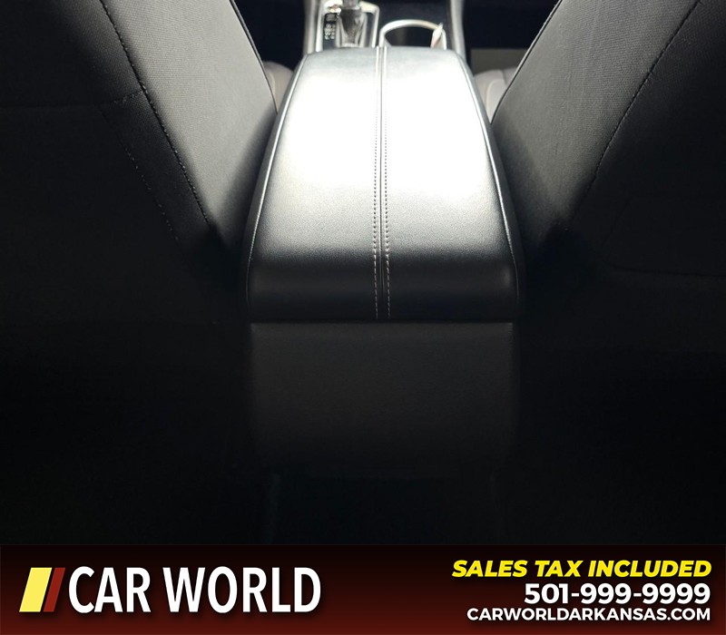 Nissan Altima Vehicle Full-screen Gallery Image 19