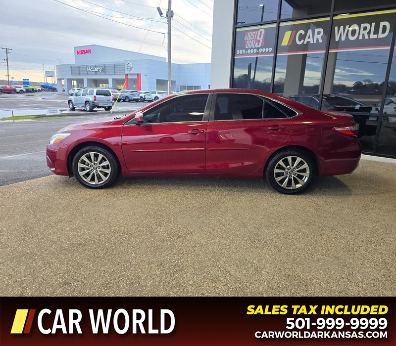 Toyota Camry Vehicle Full-screen Gallery Image 4