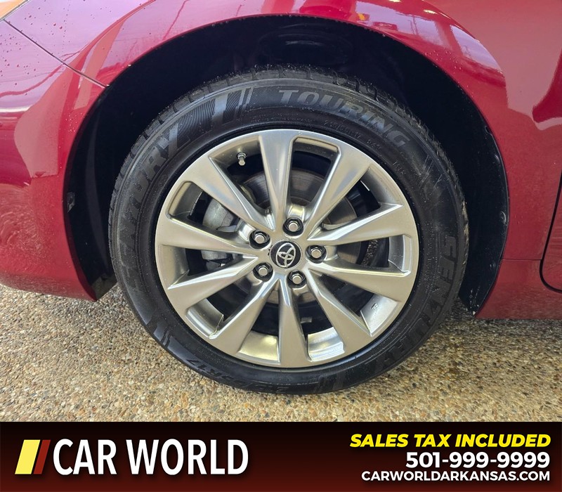 Toyota Camry Vehicle Full-screen Gallery Image 6