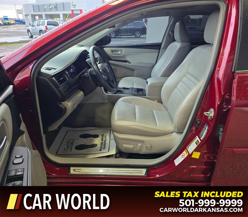 Toyota Camry Vehicle Full-screen Gallery Image 8