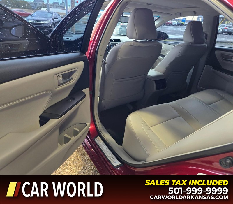 Toyota Camry Vehicle Full-screen Gallery Image 9