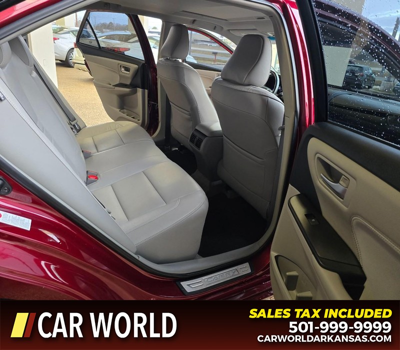 Toyota Camry Vehicle Full-screen Gallery Image 12