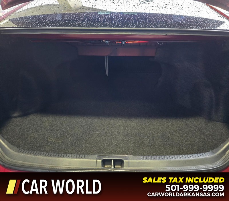 Toyota Camry Vehicle Full-screen Gallery Image 13