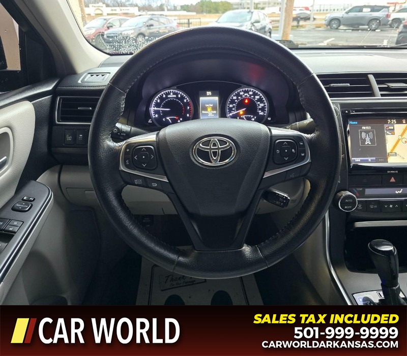 Toyota Camry Vehicle Full-screen Gallery Image 15