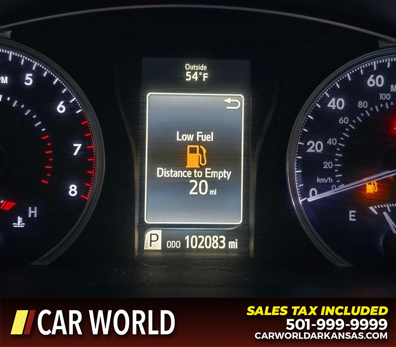 Toyota Camry Vehicle Full-screen Gallery Image 16