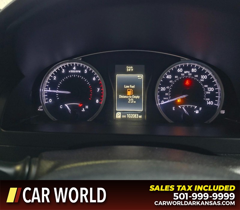 Toyota Camry Vehicle Full-screen Gallery Image 17