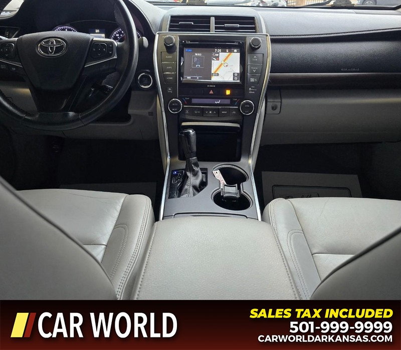 Toyota Camry Vehicle Full-screen Gallery Image 18