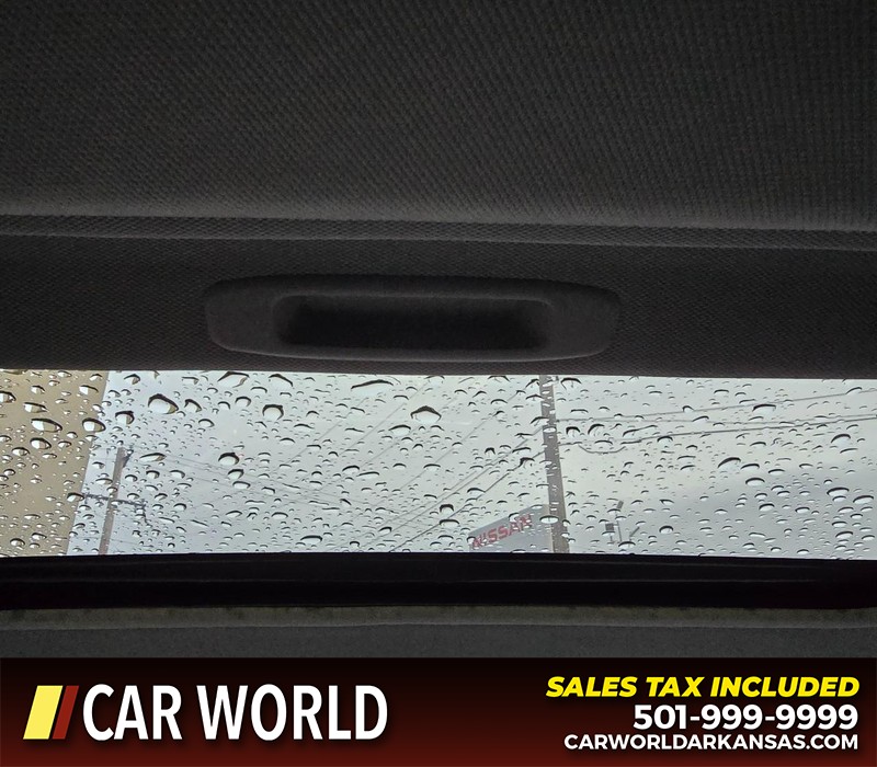 Toyota Camry Vehicle Full-screen Gallery Image 19