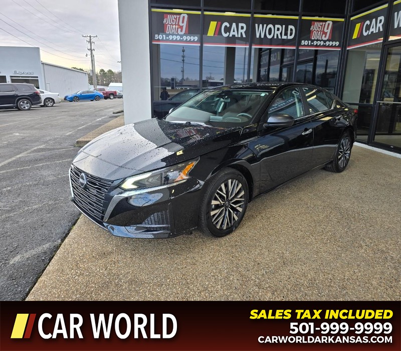 Nissan Altima Vehicle Full-screen Gallery Image 3